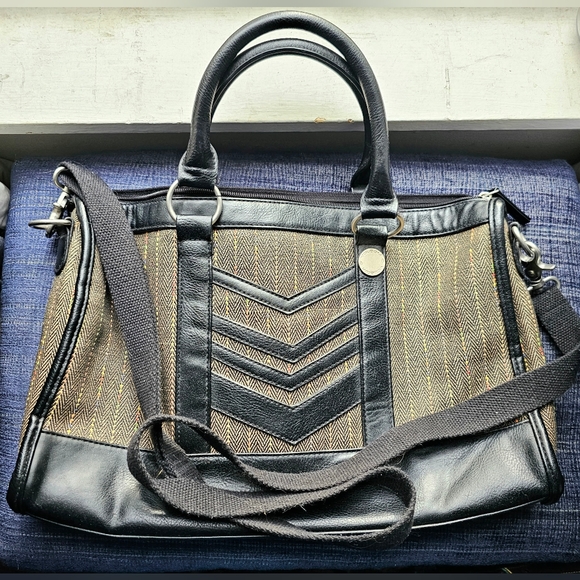 Volcom black leather chevron eccentric cloth rectangle crossbody/handbag - Picture 2 of 13